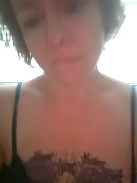 Snapshot of julimonroe chatting on 04-25-26, 12:19 julimonroe online show from 04-25-26, 12:19