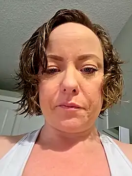 Snapshot of julimonroe chatting on 05-05-26, 02:14 julimonroe online show from 05-05-26, 02:14