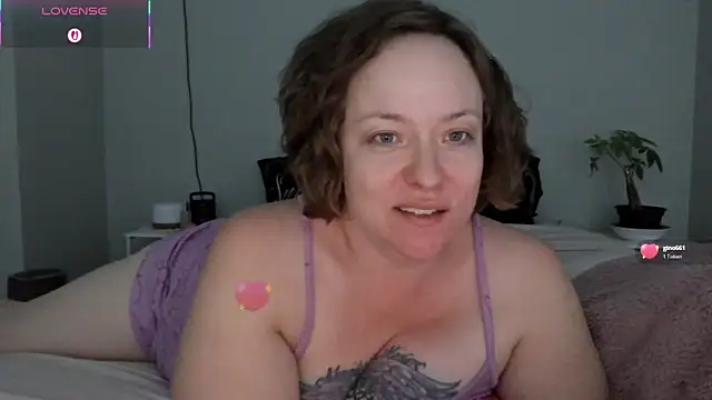 Snapshot of julimonroe chatting on 05-08-26, 03:56 julimonroe online show from 05-08-26, 03:56