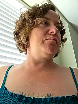 Snapshot of julimonroe chatting on 05-11-26, 04:04 julimonroe online show from 05-11-26, 04:04