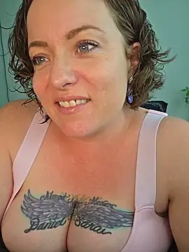 Snapshot of julimonroe chatting on 05-17-26, 12:30 julimonroe online show from 05-17-26, 12:30