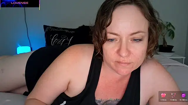 Snapshot of julimonroe chatting on 05-20-26, 03:13 julimonroe online show from 05-20-26, 03:13