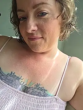 Snapshot of julimonroe chatting on 05-26-26, 03:19 julimonroe online show from 05-26-26, 03:19