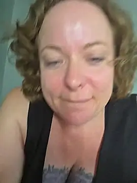 Snapshot of julimonroe chatting on 05-30-26, 02:08 julimonroe online show from 05-30-26, 02:08