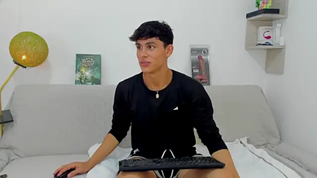 Snapshot of logan_thomas chatting on 11-09-25, 02:26 logan thomas online show from 11-09-25, 02:26