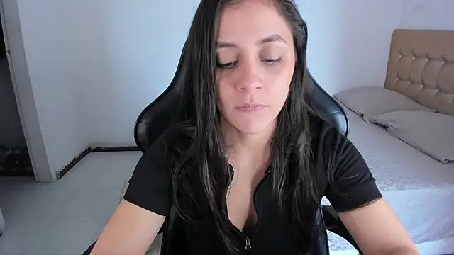 EmmaGrace1999 online show from 01-10-26, 03:47