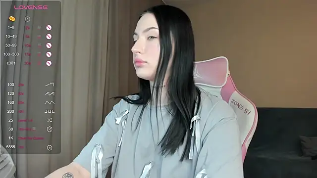 Snapshot of JenniferQueen11 chatting on 01-17-25, 02:18 JenniferQueen11 online show from 01-17-25, 02:18