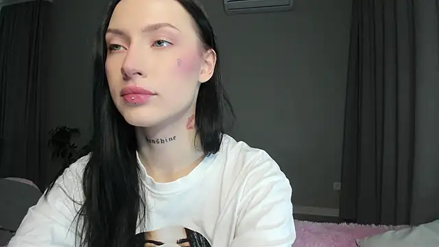 Snapshot of JenniferQueen11 chatting on 09-12-25, 11:32 JenniferQueen11 online show from 09-12-25, 11:32