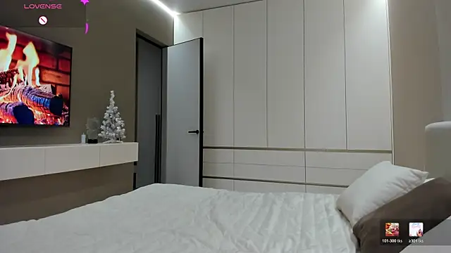 JenniferQueen11 online show from 01-14-26, 04:01