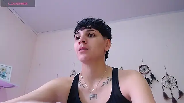 Snapshot of bad_giirl_ chatting on 12-14-24, 04:42 bad giirl online show from 12-14-24, 04:42