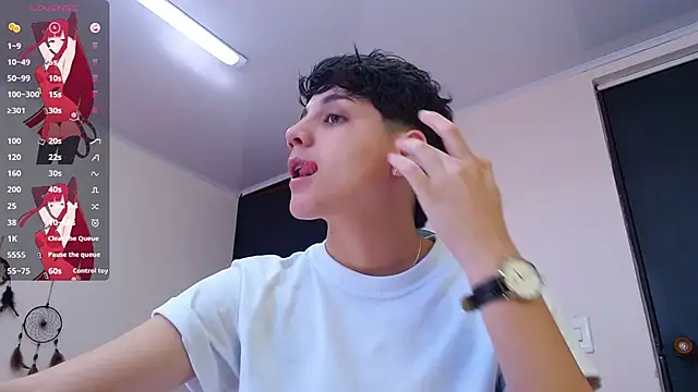 Snapshot of bad_giirl_ chatting on 12-16-24, 04:05 bad giirl online show from 12-16-24, 04:05