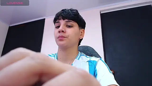 Snapshot of bad_giirl_ chatting on 12-18-24, 03:55 bad giirl online show from 12-18-24, 03:55