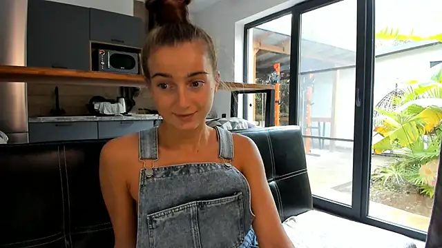 ElizSweet online show from 11-13-25, 08:46