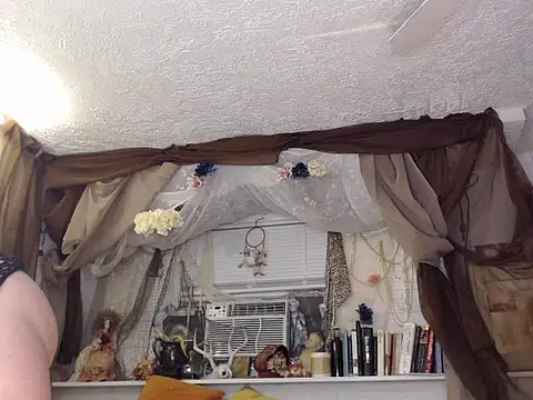 Snapshot of MaxiMillz chatting on 02-23-25, 03:13 MaxiMillz online show from 02-23-25, 03:13