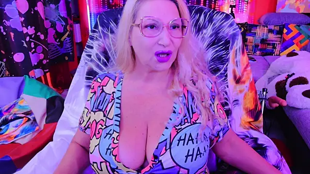 Snapshot of mature_lisa_naughty chatting on 09-27-25, 02:44 mature lisa naughty online show from 09-27-25, 02:44