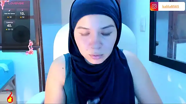 Snapshot of MatchedEyebrow chatting on 10-17-25, 09:50 MatchedEyebrow online show from 10-17-25, 09:50