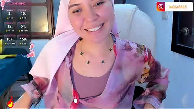 Snapshot of MatchedEyebrow chatting on 10-23-25, 09:24 MatchedEyebrow online show from 10-23-25, 09:24