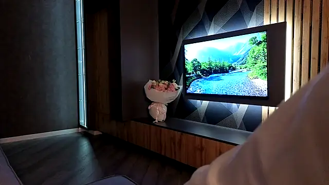 Camilla Railian online show from 01-12-25, 10:12