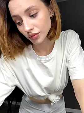 Camilla Railian online show from 09-21-25, 02:35