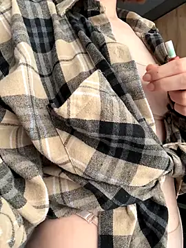 Camilla Railian online show from 09-28-25, 12:21