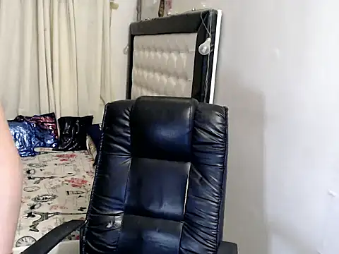 Snapshot of Goddess_Sarah chatting on 03-08-26, 11:25 Goddess Sarah online show from 03-08-26, 11:25