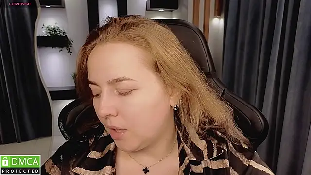 Snapshot of Mira_Mermayd chatting on 11-23-25, 01:27 Mira Mermayd online show from 11-23-25, 01:27