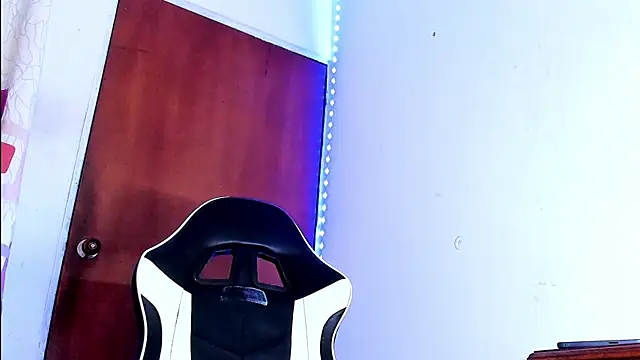 Snapshot of YeremiBrowm chatting on 01-14-25, 09:41 YeremiBrowm online show from 01-14-25, 09:41