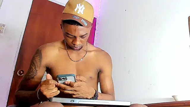 Snapshot of YeremiBrowm chatting on 01-23-25, 12:04 YeremiBrowm online show from 01-23-25, 12:04