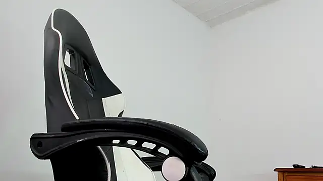 Snapshot of YeremiBrowm chatting on 02-25-25, 08:30 YeremiBrowm online show from 02-25-25, 08:30