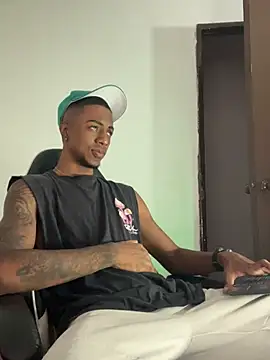 Snapshot of YeremiBrowm chatting on 03-10-25, 08:34 YeremiBrowm online show from 03-10-25, 08:34