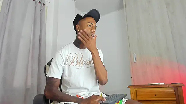 Snapshot of YeremiBrowm chatting on 09-09-25, 03:44 YeremiBrowm online show from 09-09-25, 03:44