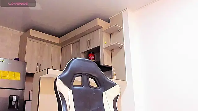 Snapshot of YeremiBrowm chatting on 10-23-25, 08:07 YeremiBrowm online show from 10-23-25, 08:07