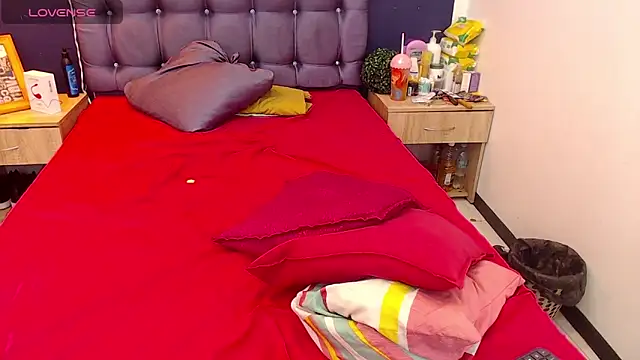 Snapshot of Keilyn_Hot_ chatting on 12-11-24, 08:39 Keilyn Hot online show from 12-11-24, 08:39