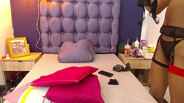 Snapshot of Keilyn_Hot_ chatting on 01-18-25, 07:04 Keilyn Hot online show from 01-18-25, 07:04