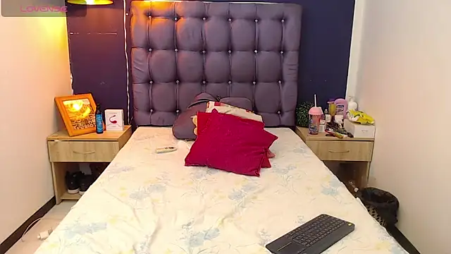 Snapshot of Keilyn_Hot_ chatting on 02-24-25, 12:52 Keilyn Hot online show from 02-24-25, 12:52