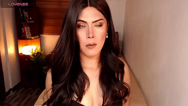 Snapshot of SweetieZeveey_ chatting on 05-19-26, 02:40 SweetieZeveey online show from 05-19-26, 02:40