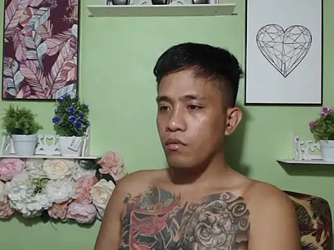 Snapshot of Thyler08 chatting on 12-05-25, 01:42 Thyler08 online show from 12-05-25, 01:42