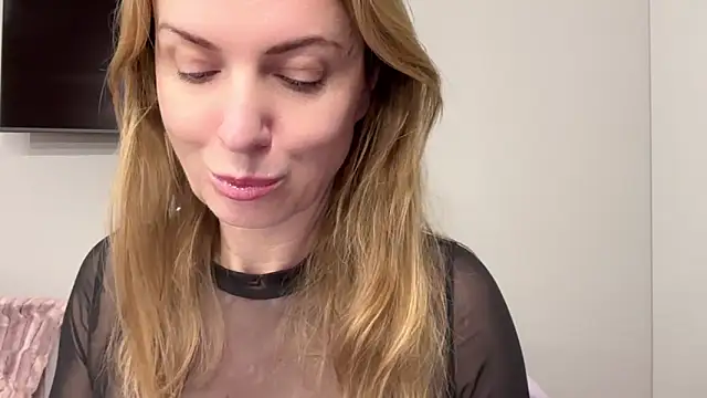 RachellAmazing online show from 02-13-25, 09:17