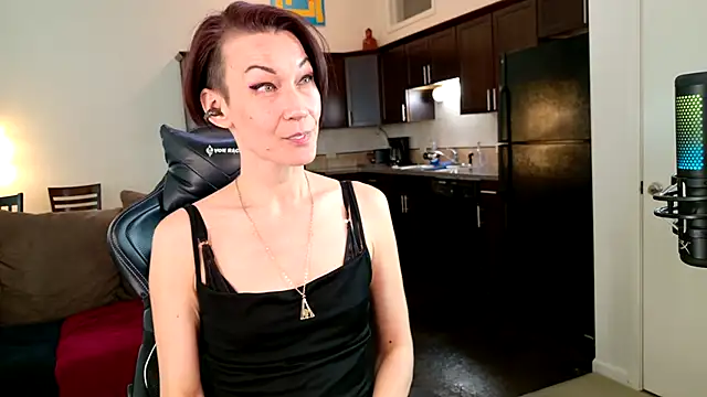 Snapshot of EveEnigma chatting on 03-05-25, 01:06 EveEnigma online show from 03-05-25, 01:06