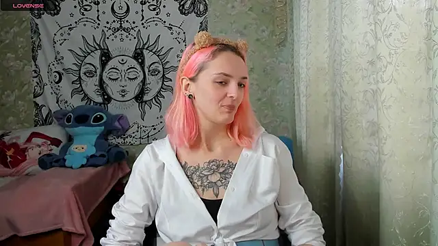 Snapshot of Cutie_Adelia chatting on 12-18-24, 09:04 Cutie Adelia online show from 12-18-24, 09:04