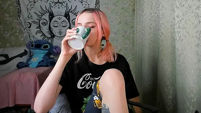 Snapshot of Cutie_Adelia chatting on 01-25-25, 12:26 Cutie Adelia online show from 01-25-25, 12:26