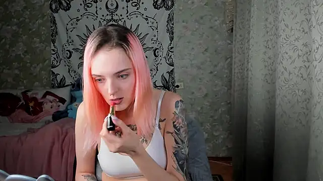 Snapshot of Cutie_Adelia chatting on 02-10-25, 01:44 Cutie Adelia online show from 02-10-25, 01:44