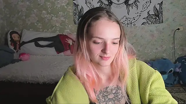 Snapshot of Cutie_Adelia chatting on 09-29-25, 04:45 Cutie Adelia online show from 09-29-25, 04:45