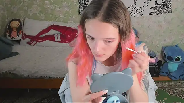 Snapshot of Cutie_Adelia chatting on 10-17-25, 01:03 Cutie Adelia online show from 10-17-25, 01:03