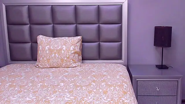 Snapshot of HellennSweet chatting on 02-24-25, 04:49 HellennSweet online show from 02-24-25, 04:49