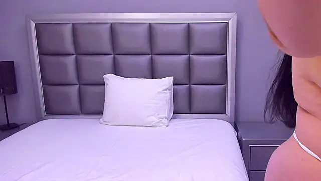 Snapshot of HellennSweet chatting on 03-23-25, 05:00 HellennSweet online show from 03-23-25, 05:00