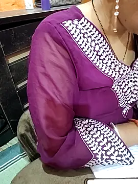 Snapshot of Diya_143 chatting on 04-19-26, 06:10 Diya 143 online show from 04-19-26, 06:10