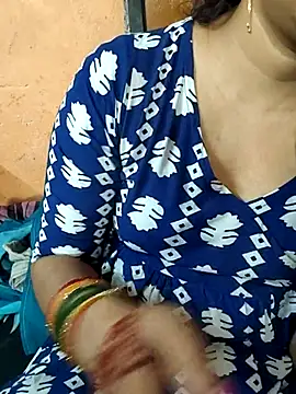 Snapshot of Diya_143 chatting on 05-13-26, 06:00 Diya 143 online show from 05-13-26, 06:00