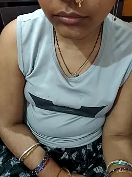Snapshot of Diya_143 chatting on 05-19-26, 04:57 Diya 143 online show from 05-19-26, 04:57
