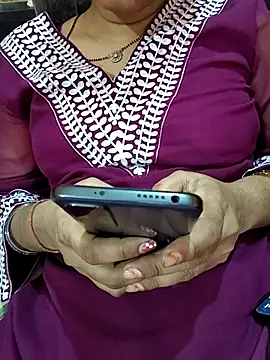 Snapshot of Diya_143 chatting on 05-21-26, 07:37 Diya 143 online show from 05-21-26, 07:37